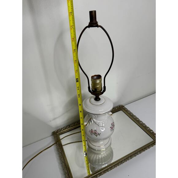 Vintage 1940s Small Vanity Lamp, Ceramic with Gold trim and Floral Design - Picture 9 of 10